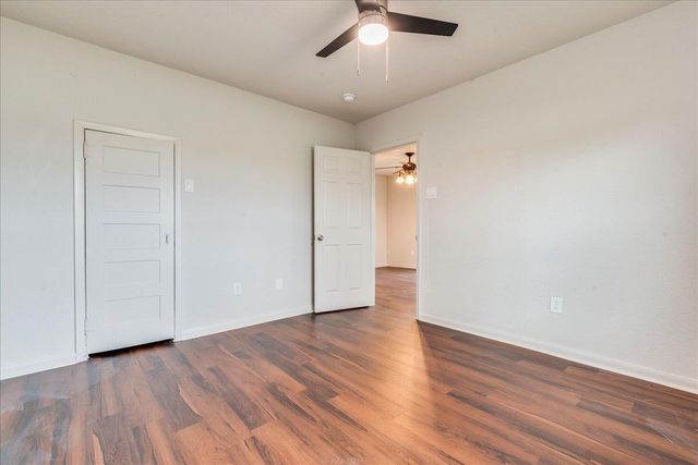 112 Gazley A & B ST, Smithville, TX 78957
