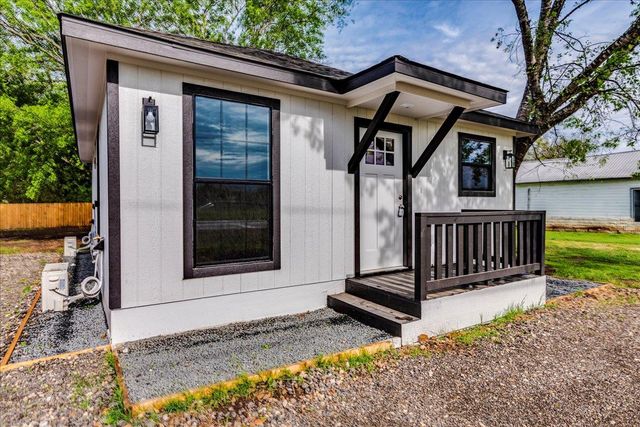 112 Gazley A & B ST, Smithville, TX 78957