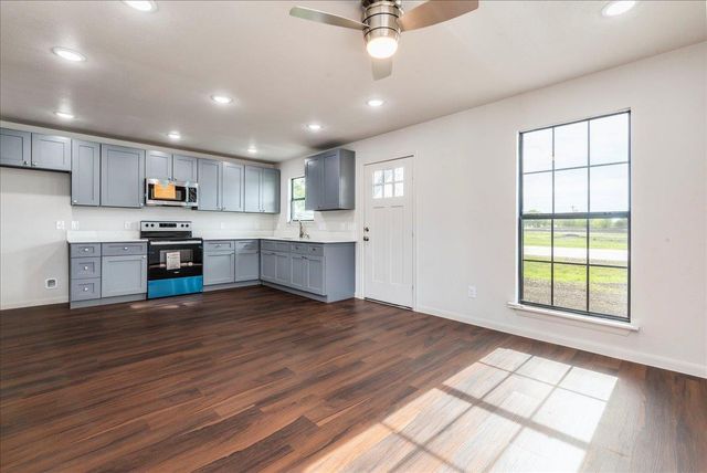 112 Gazley A & B ST, Smithville, TX 78957