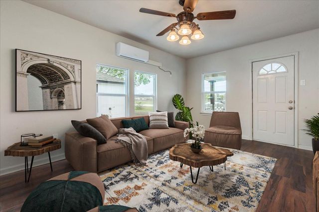 112 Gazley A & B ST, Smithville, TX 78957
