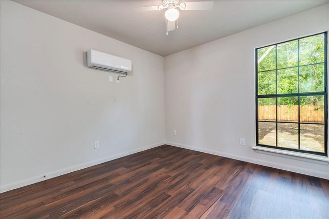 112 Gazley A & B ST, Smithville, TX 78957