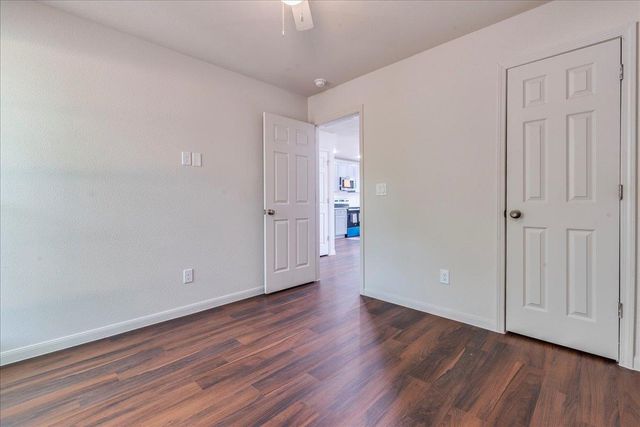 112 Gazley A & B ST, Smithville, TX 78957