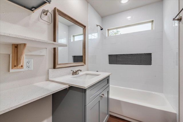 112 Gazley A & B ST, Smithville, TX 78957