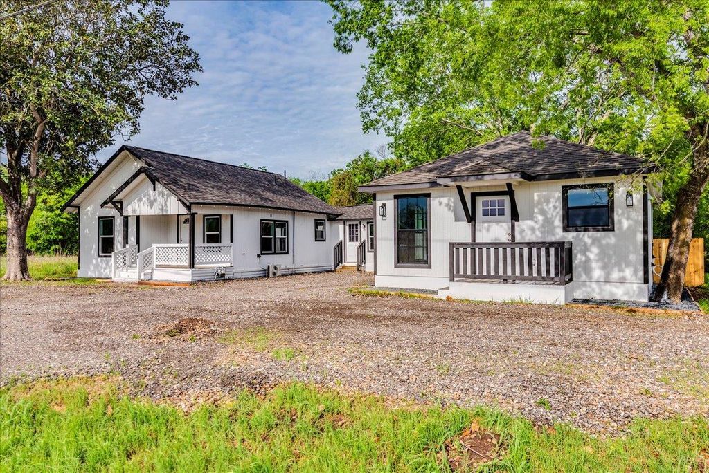 112 Gazley A & B ST, Smithville, TX 78957