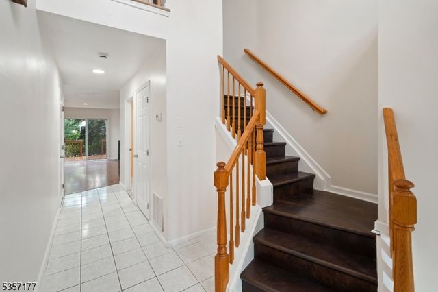 16 Ashley Ct, Franklin Twp., NJ 08873