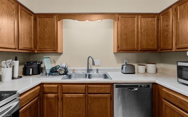4109 Trappers Run Court, High Point, NC 27265