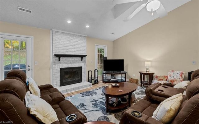 4109 Trappers Run Court, High Point, NC 27265