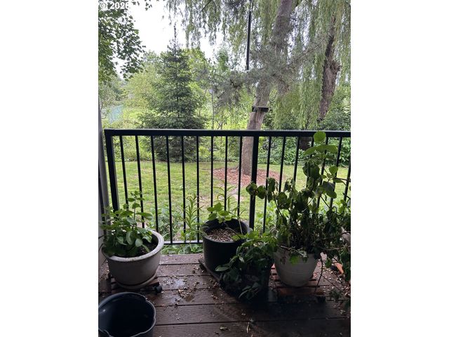 12614 Nw BARNES Rd 10, Portland, OR 97229