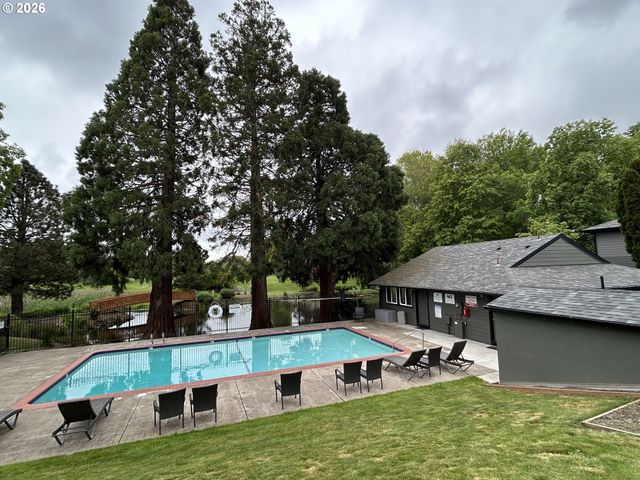 12614 Nw BARNES Rd 10, Portland, OR 97229