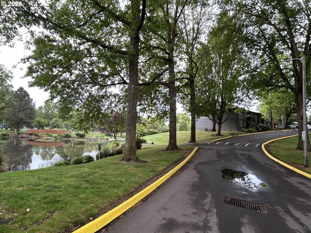 12614 Nw BARNES Rd 10, Portland, OR 97229