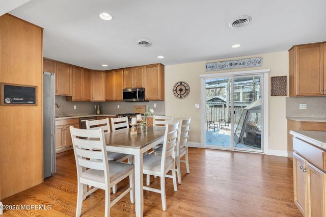 98 Oak Tree Lane, Toms River, NJ 08753