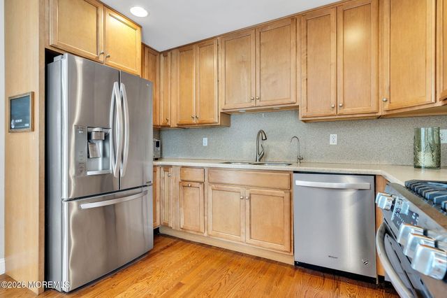 98 Oak Tree Lane, Toms River, NJ 08753