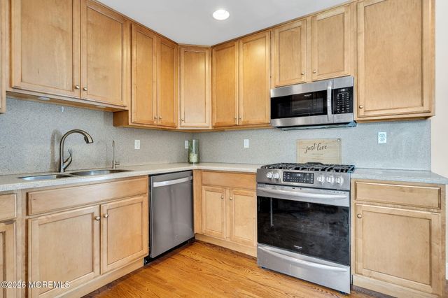 98 Oak Tree Lane, Toms River, NJ 08753