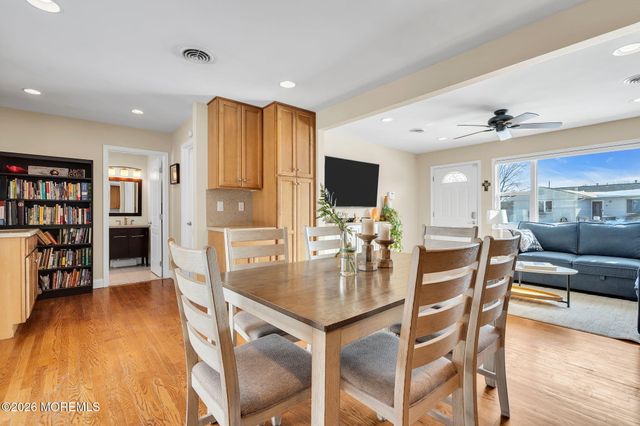 98 Oak Tree Lane, Toms River, NJ 08753