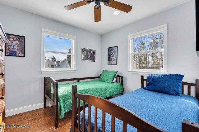 98 Oak Tree Lane, Toms River, NJ 08753