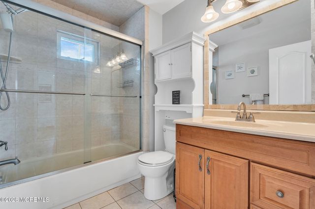 98 Oak Tree Lane, Toms River, NJ 08753