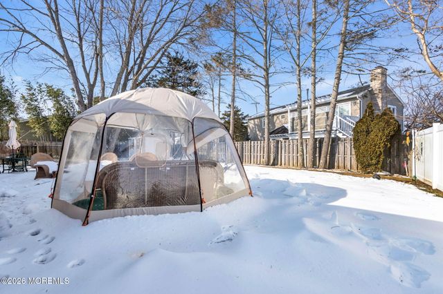 98 Oak Tree Lane, Toms River, NJ 08753