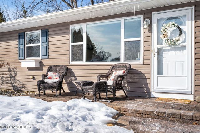 98 Oak Tree Lane, Toms River, NJ 08753