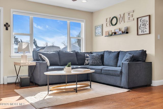 98 Oak Tree Lane, Toms River, NJ 08753