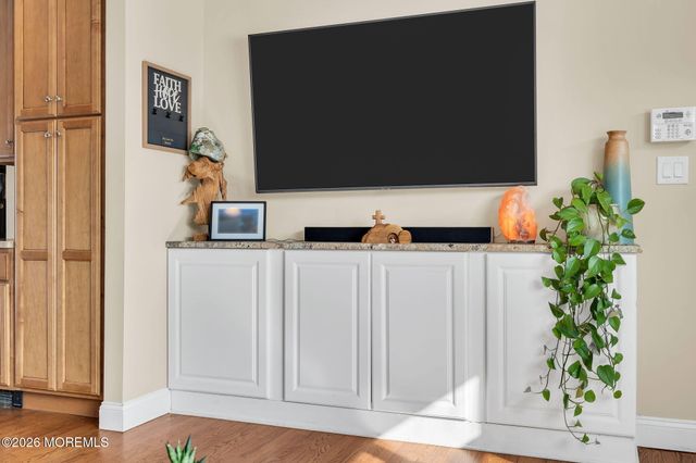 98 Oak Tree Lane, Toms River, NJ 08753