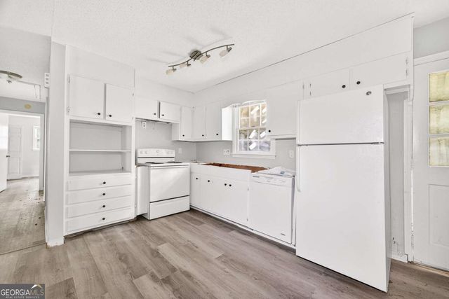 971 Canyon Trail SW, Marietta, GA 30060