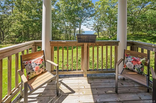 1302 Willow Pond Drive, Riverhead, NY 11901