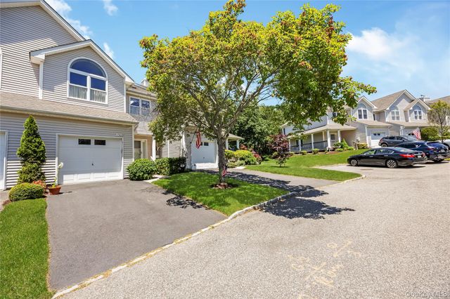 1302 Willow Pond Drive, Riverhead, NY 11901
