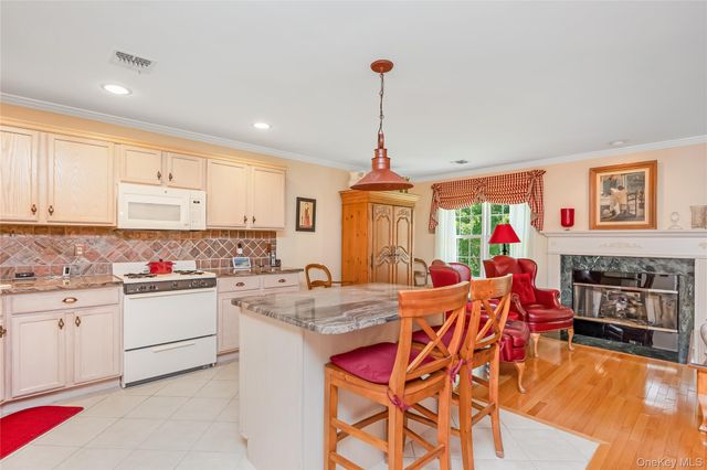 1302 Willow Pond Drive, Riverhead, NY 11901