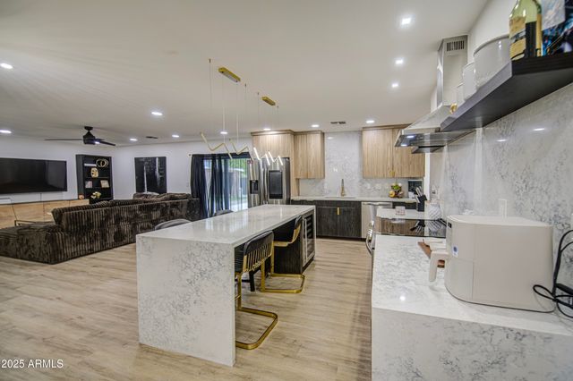 919 W PORT ROYALE Lane, Phoenix, AZ 85023