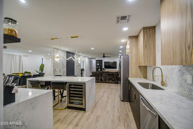 919 W PORT ROYALE Lane, Phoenix, AZ 85023