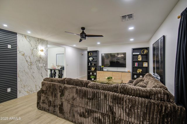 919 W PORT ROYALE Lane, Phoenix, AZ 85023