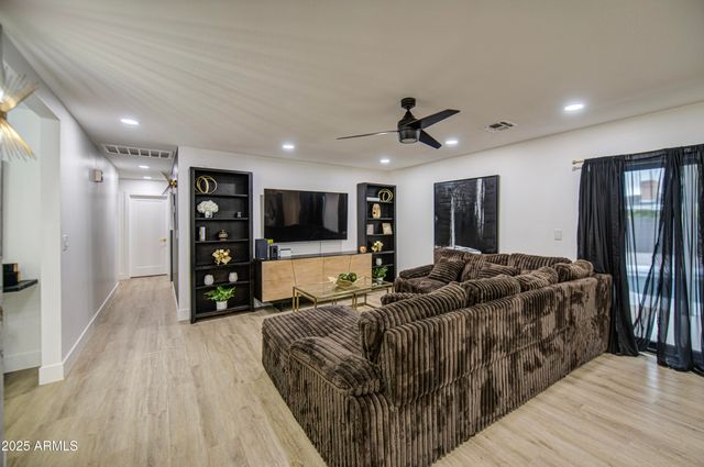 919 W PORT ROYALE Lane, Phoenix, AZ 85023