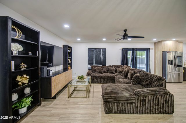 919 W PORT ROYALE Lane, Phoenix, AZ 85023