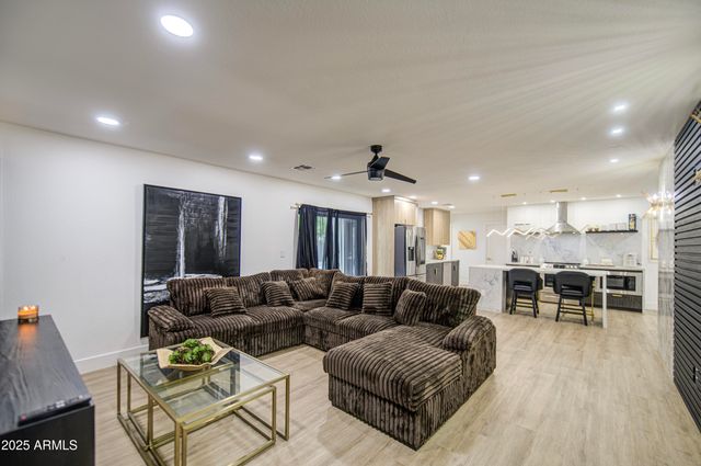 919 W PORT ROYALE Lane, Phoenix, AZ 85023