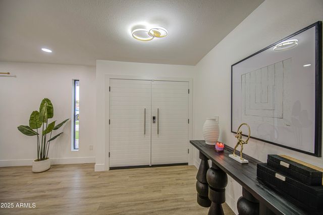 919 W PORT ROYALE Lane, Phoenix, AZ 85023