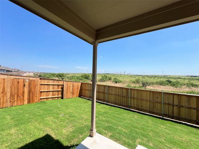 561 Papaya DR, Buda, TX 78610