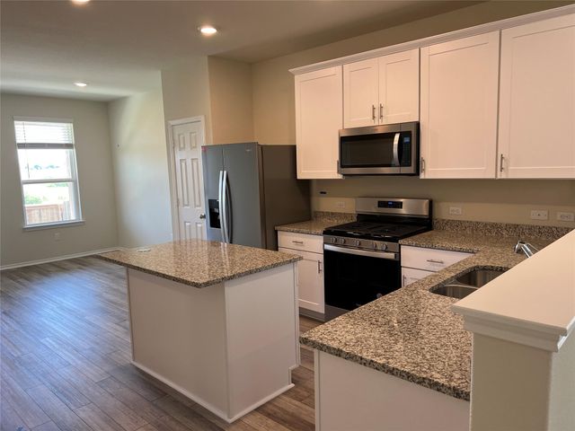 561 Papaya DR, Buda, TX 78610