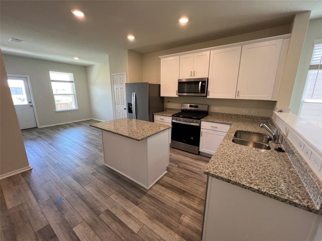 561 Papaya DR, Buda, TX 78610