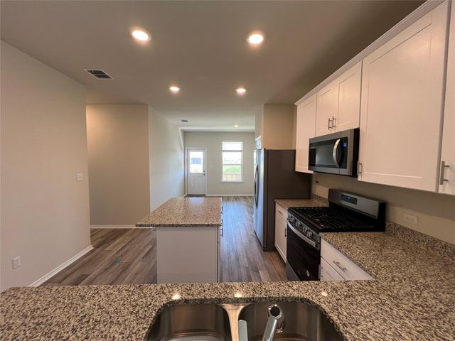 561 Papaya DR, Buda, TX 78610