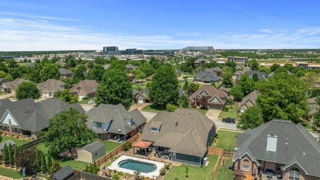 4506 W Creekview Drive, Rogers, AR 72758