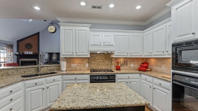 4506 W Creekview Drive, Rogers, AR 72758