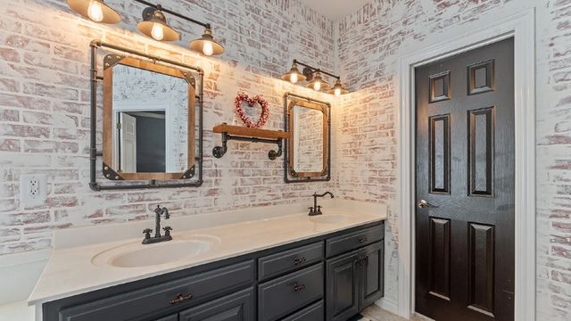 4506 W Creekview Drive, Rogers, AR 72758