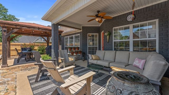4506 W Creekview Drive, Rogers, AR 72758