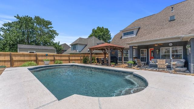 4506 W Creekview Drive, Rogers, AR 72758