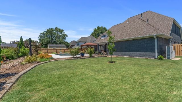 4506 W Creekview Drive, Rogers, AR 72758