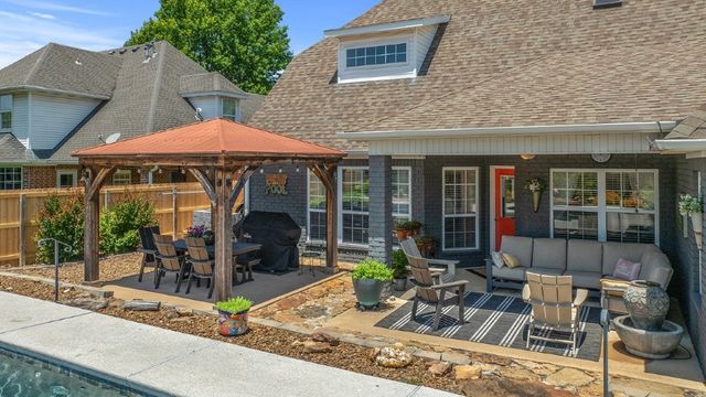 4506 W Creekview Drive, Rogers, AR 72758