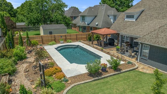 4506 W Creekview Drive, Rogers, AR 72758
