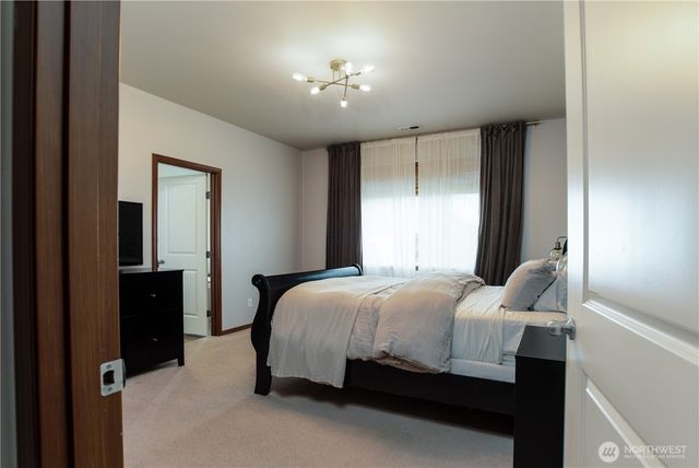 922 Grinnell Avenue SW, Orting, WA 98360