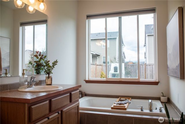 922 Grinnell Avenue SW, Orting, WA 98360