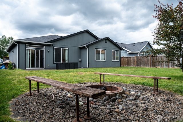 922 Grinnell Avenue SW, Orting, WA 98360